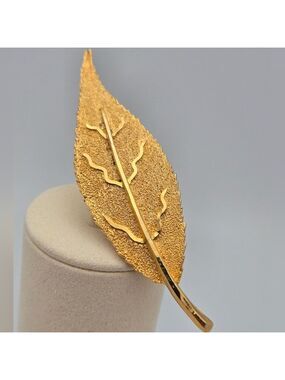 Leaf Brooch Vintage Textured Gold-Tone Pin Fall Accessory Nature Jewelry